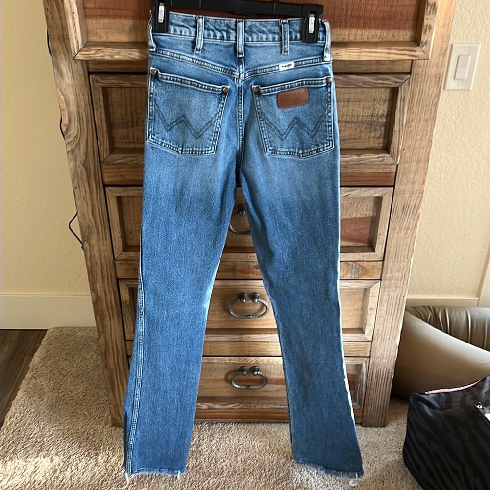 Wrangler Westward Crop